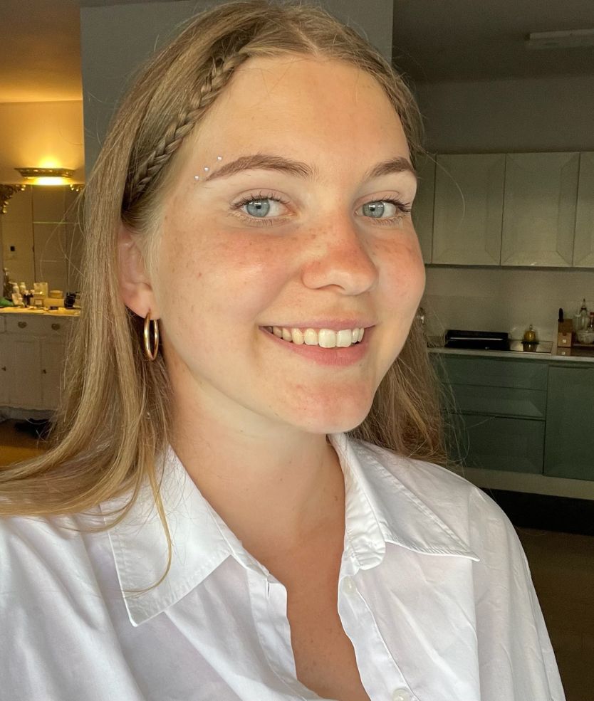 Kristina Nesterovska, fondatrice di Ignis Decor, ritratta nel laboratorio artigianale